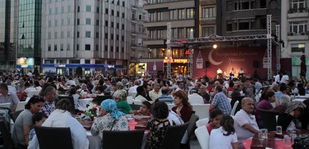 Beyoğlu'nda iftar alanı değişti