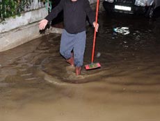Bilecik'te evleri su bastı 