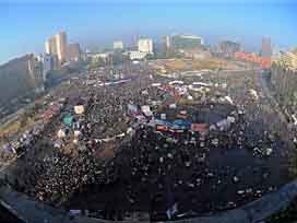 Binlerce Mısırlı Tahrir´de toplandı 