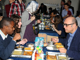 Bir Tweetle yemekhane yaptırdılar