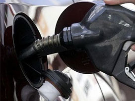 Bir ülke daha petrol zammını geri aldı