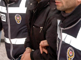 Bitlis'te 12 kişiye terör örgütü gözaltısı 