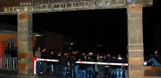 Bitlis'te erkeklerin kızlar yurdu isyanı 