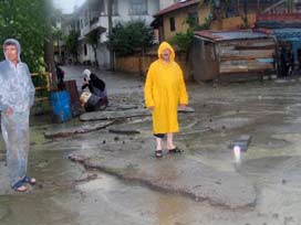 Bitlis'te yağış hayatı olumsuz etkiledi 