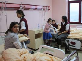 Bolu'da 38 öğrenci yemekten zehirlendi 