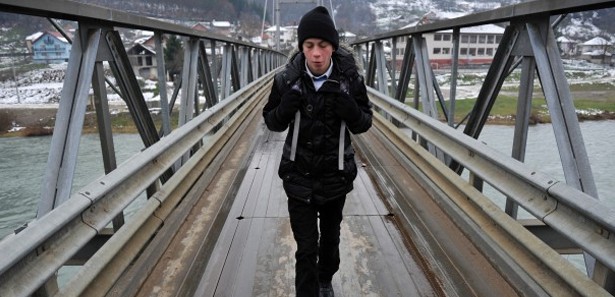 Bosna'nın ''genç kahramanına'' yardım yağıyor 