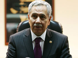 Bülent Arınç: Cenazeye katılacağım