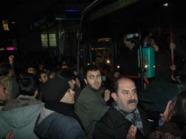 CHP'li vekil ücretsiz ulaşım eyleminde 