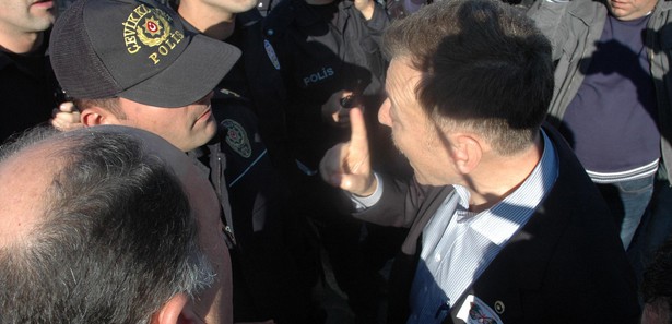 CHP milletvekilinden polise tehdit ve beddua! 