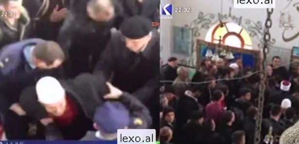 Cami'de imam tarafları birbirine girdi