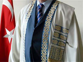 Celal Bayar Üniversitesi rektörünü seçiyor 