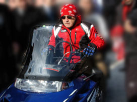 Cemil Çiçek'ten kar motosikleti şovu VİDEO 
