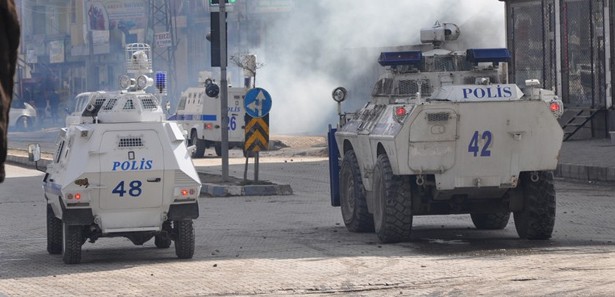 Ceylanpınar'da polis BDP'lilere müdahale etti 
