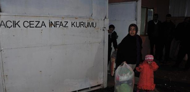 Cezaevlerinden tahliyeler sürüyor