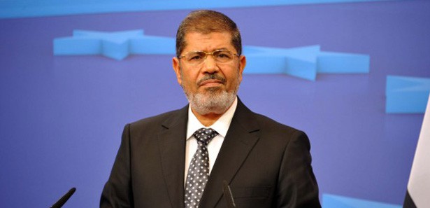 Cumhurbaşkanı Mursi oyunu kullandı 