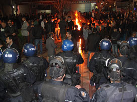 D.Bakır'da sivil itaatsizlik eylemi sürüyor 