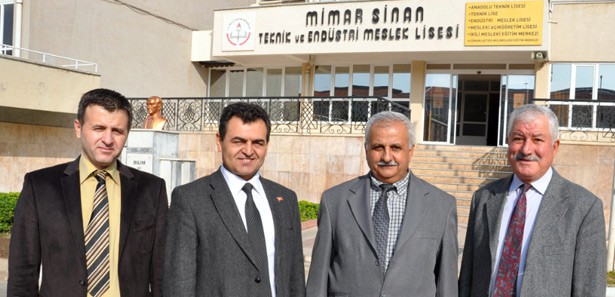 Dört kuşak öğretmen aynı okulda görev yapıyor