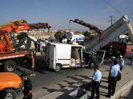 Damperi açık kamyon dehşeti: 3 ölü 