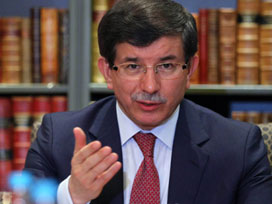 Davutoğlu´ndan Ban´a Suriye uyarısı 