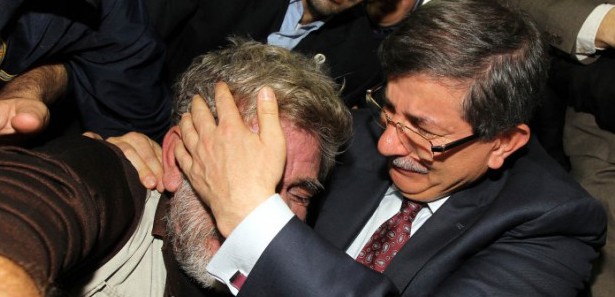 Davutoğlu'nu ağlatan Gazzeli baba o anı anlattı 