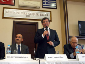 Davutoğlu, İskeçe'de tekbirle karşılandı 