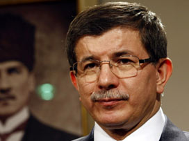 Davutoğlu, KKTC Başbakanı Küçük'le görüştü 