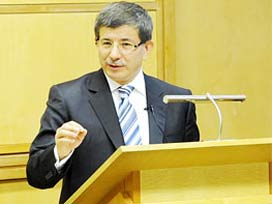 Davutoğlu basının önemine değindi 