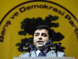 Dede: Selahattin Demirtaş milletvekili olamaz 