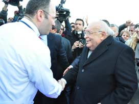 Demirel, Tatlıses'i hastanede ziyaret etti