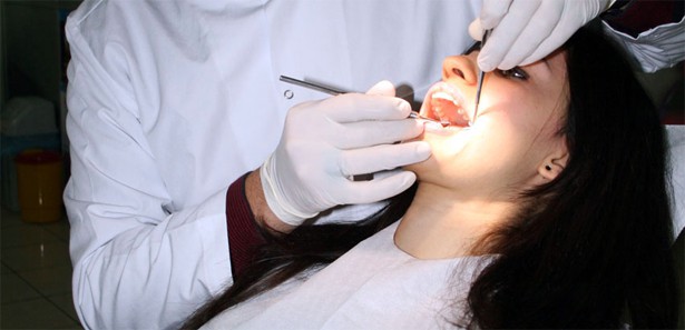 Diş çürüğü düşüğe neden olabiliyor 