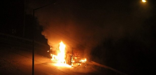 Diyarbakır'da servis aracına saldırı 
