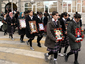 Diyarbakır'da katledilen öğrenciler anıldı 