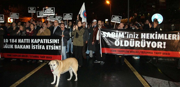 Doktorlar, İstanbul'da yol kesti eylem yaptı 