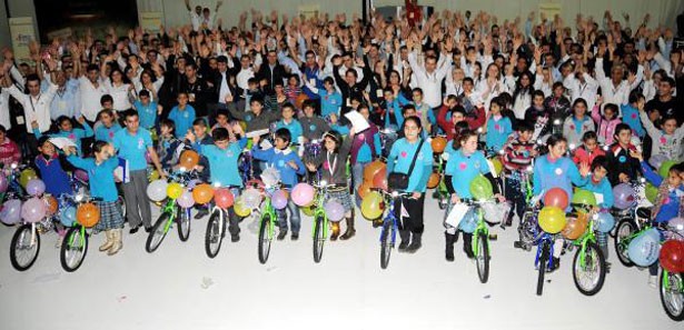 Domino's Pizza'dan çocuklara 60 bisiklet 