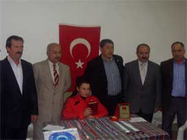 Dünya 3'üncüsü Maide törenle karşılandı Dünya 3'üncüsü Maide törenle karşılandı