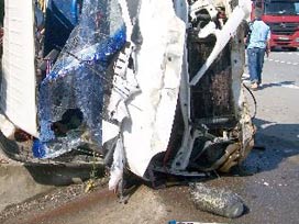 Düzce'de iki minibüs çarpıştı: 11 yaralı 