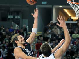 Efes'in Siena'ya karşı tutmuyor