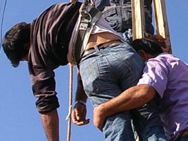 Elektrik direğinde korkunç ölüm