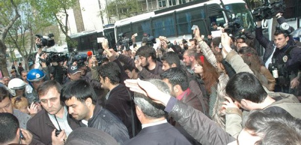 Emniyetten 'oyuna gelmeyin' uyarısı