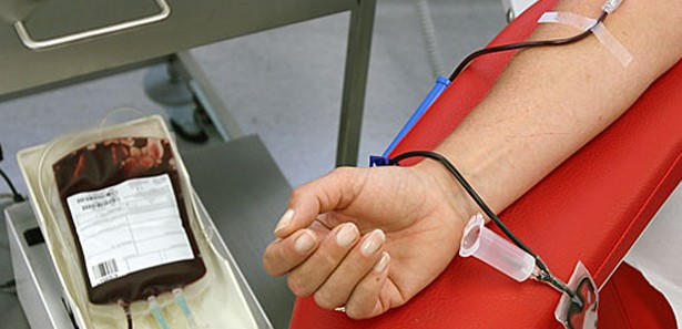 En az kan bağışını sağlık çalışanlarından 