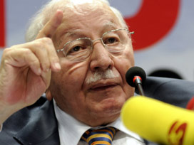 Erbakan'ın konuşacağı platformun korkuluğu devrildi