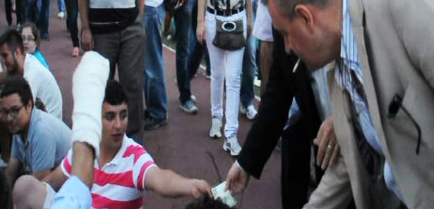 Erdoğan'a küfür edenlere para veren CHP'li vekil 