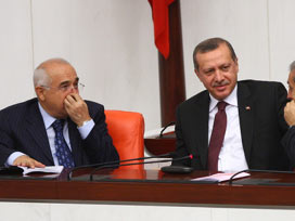 Erdoğan, Meclis'te peynir simit yedi