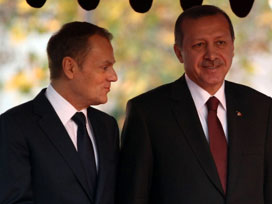 Erdoğan'dan Tusk'a kokpitten jest 