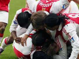 Eredivisie'de Ajax, PSV'nin ensesinde 