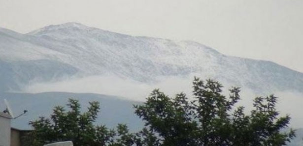 Erzincan'a mevsimin ilk karı yağdı 