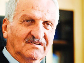Eski Adalet Bakanı Sungurlu'dan anayasa eleştirileri
