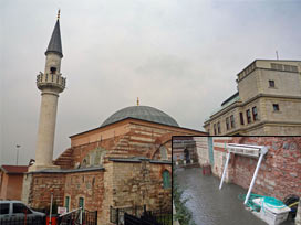 Fatih'teki tarihi camiyi su bastı 