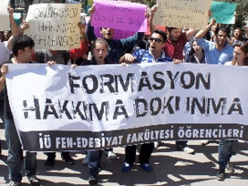 Fen-Edebiyat öğrencilerinden protesto 