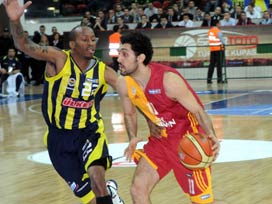 Fenerbahçe G.Saray'ı kupanın dışına itti 